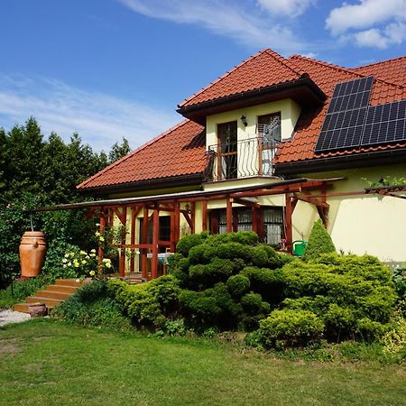 Comfortable House With Garden Manki Exterior foto